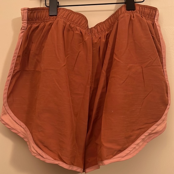 Nike Lightweight Tempo Shorts in Rust & Clay - Picture 5 of 6